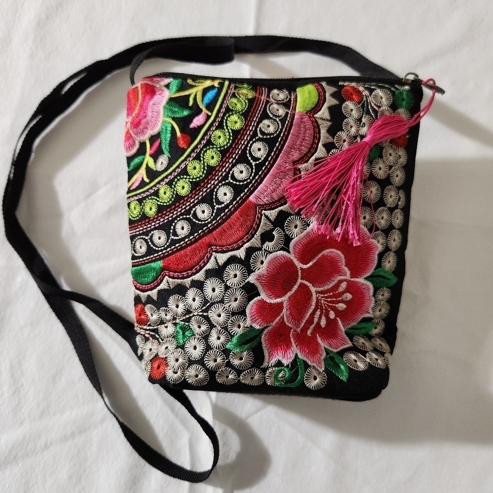 Women's Detail Floral Embroidered Black Small Crossbody Shoulder Bag Lightweight - Picture 4 of 16